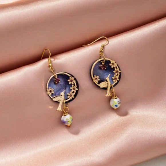 NEW Vintage Art Nouveau Gold Hummingbird Mother of Pearl Drop Earrings - Picture 3 of 4